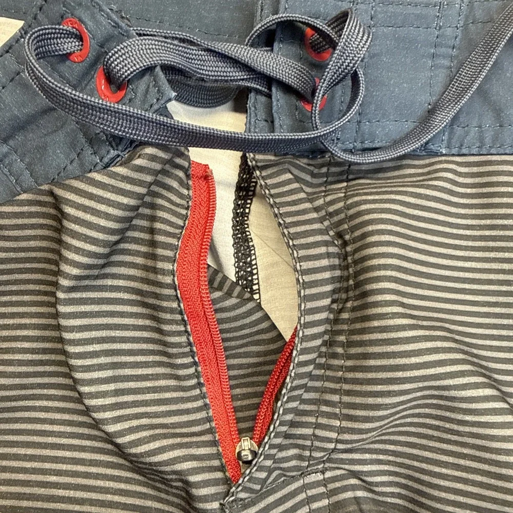RVCA men's Board Shorts Size 32 Blue / Cream With Stripes